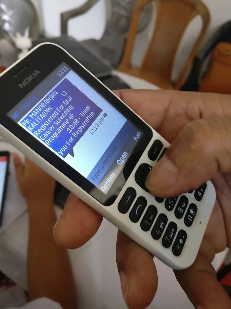 On-site demonstration of the oral-examination screening workflow — dentist module with digital and VELscope image capture.